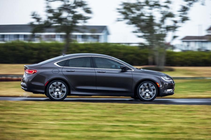  Chrysler 200 2015 года  (фото 9 из 207)